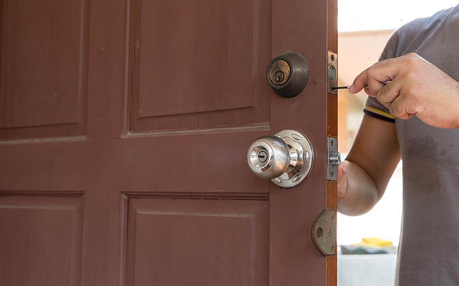 comment ouvrir une porte fermée à clé Créteil