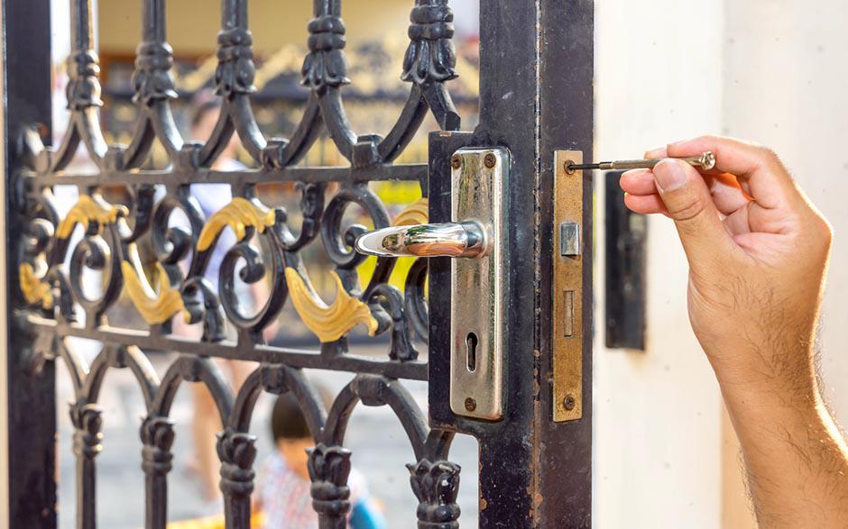 comment ouvrir une porte fermée à clé Créteil